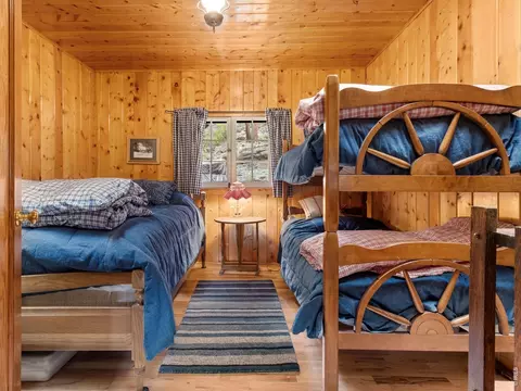 Bedroom - 2426 Riverside Dr, Lyons, CO 80540 photo 2 of 4