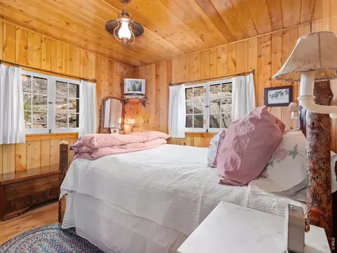 Bedroom - 2426 Riverside Dr, Lyons, CO 80540 photo 4 of 4