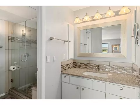 Bath - 1656 Bradley Dr, Boulder, CO 80305 photo 2 of 4