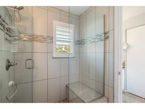 Bath - 1656 Bradley Dr, Boulder, CO 80305 photo 3 of 4