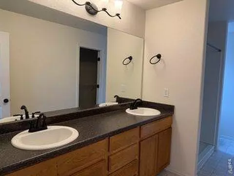 Bath - 822 Finch Dr, Severance, CO 80550 photo 3 of 8
