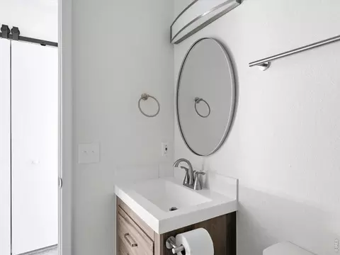 Bath - 3565 28th St #201, Boulder, CO 80301 photo 2 of 4