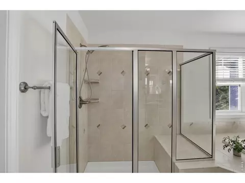 Bath - 1095 Terrace Cir, Boulder, CO 80304 photo 3 of 3