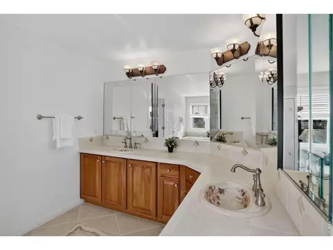 Bath - 1095 Terrace Cir, Boulder, CO 80304 photo 2 of 3