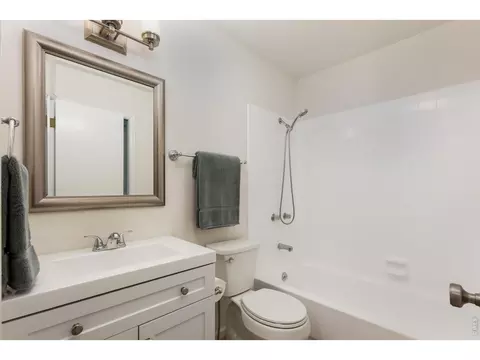 Bath - 3118 Bell Dr, Boulder, CO 80301 photo 4 of 5