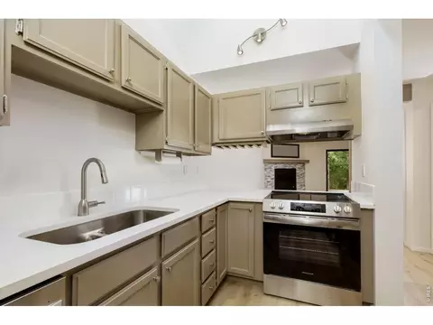 Kitchen - 3118 Bell Dr, Boulder, CO 80301 photo 4 of 5