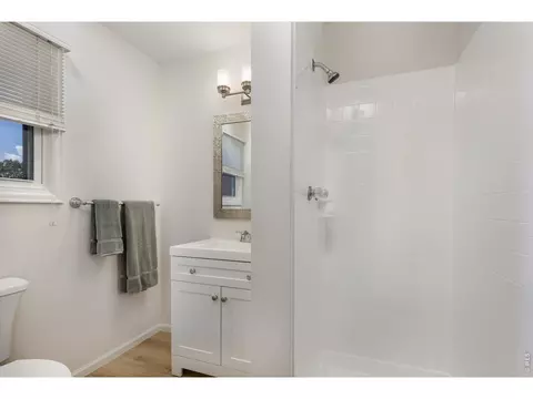 Bath - 3118 Bell Dr, Boulder, CO 80301 photo 3 of 5