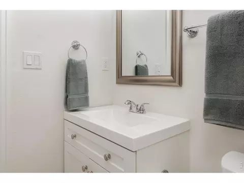 Bath - 3118 Bell Dr, Boulder, CO 80301 photo 5 of 5
