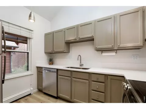 Kitchen - 3118 Bell Dr, Boulder, CO 80301 photo 2 of 5