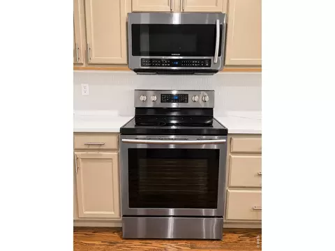 Kitchen - 2123 E 100th Pl, Thornton, CO 80229 photo 5 of 6