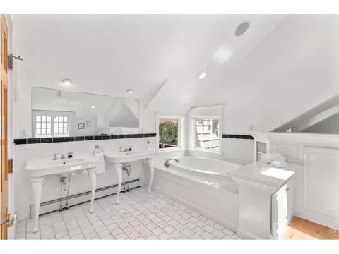 Bath - 435 Arapahoe Ave, Boulder, CO 80302 photo 2 of 2