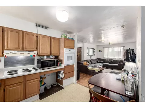 Kitchen - 27 Newland Ct, Lakewood, CO 80226 photo 3 of 4