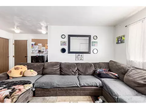Living - 27 Newland Ct, Lakewood, CO 80226 photo 2 of 3