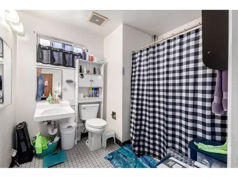 Bath - 27 Newland Ct, Lakewood, CO 80226 photo 1 of 1