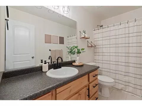 Bath - 1827 Abundance Dr, Windsor, CO 80550 photo 3 of 4