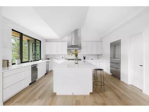 Kitchen - 2709 S Lakeridge Trl, Boulder, CO 80302 photo 2 of 3