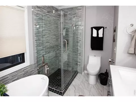 Bath - 14178 Cottonwood Cir, Sterling, CO 80751 photo 2 of 6