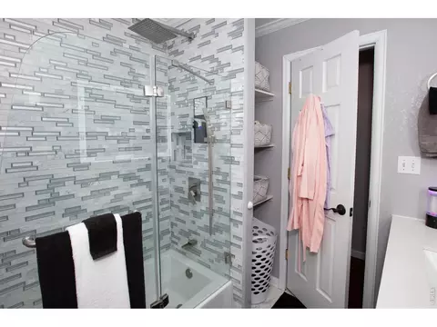 Bath - 14178 Cottonwood Cir, Sterling, CO 80751 photo 5 of 6