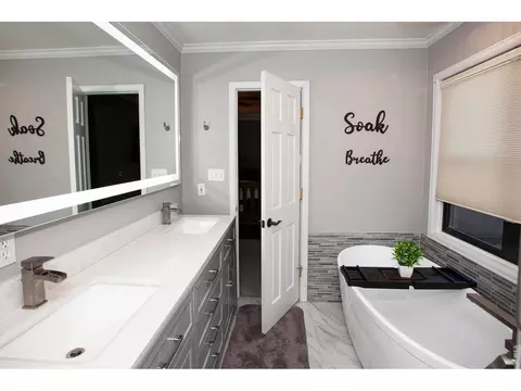 Bath - 14178 Cottonwood Cir, Sterling, CO 80751 photo 3 of 6