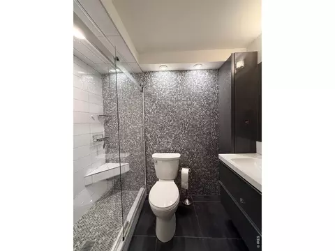 Bath - 3061 Redstone Ln, Boulder, CO 80305 photo 3 of 4