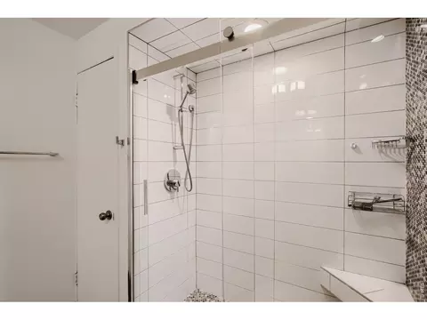 Bath - 3061 Redstone Ln, Boulder, CO 80305 photo 2 of 2