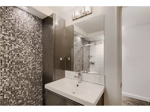 Bath - 3061 Redstone Ln, Boulder, CO 80305 photo 1 of 2