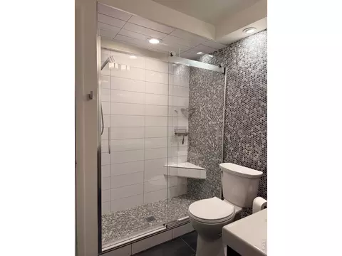 Bath - 3061 Redstone Ln, Boulder, CO 80305 photo 4 of 4