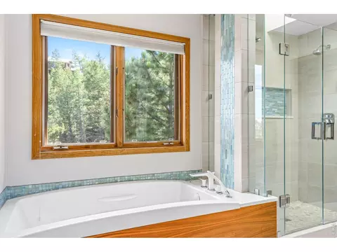 Bath - 716 Brook Rd, Boulder, CO 80302 photo 1 of 4