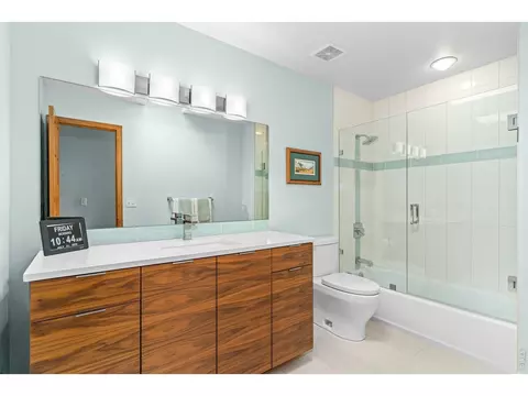 Bath - 716 Brook Rd, Boulder, CO 80302 photo 3 of 4