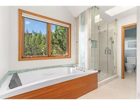 Bath - 716 Brook Rd, Boulder, CO 80302 photo 2 of 4