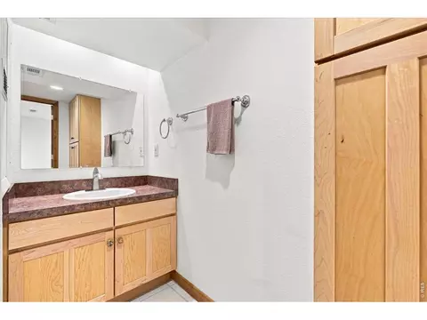 Bath - 4636 Tally Ho Trl, Boulder, CO 80301 photo 5 of 5