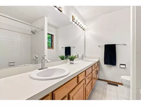 Bath - 4636 Tally Ho Trl, Boulder, CO 80301 photo 3 of 5
