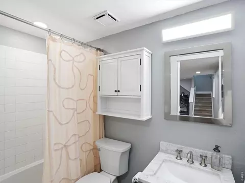 Bath - 807 E 14th Ave # 2, Denver, CO 80218 photo 5 of 6