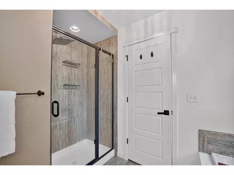 Bath - 3209 66th Ave, Greeley, CO 80634 photo 3 of 4