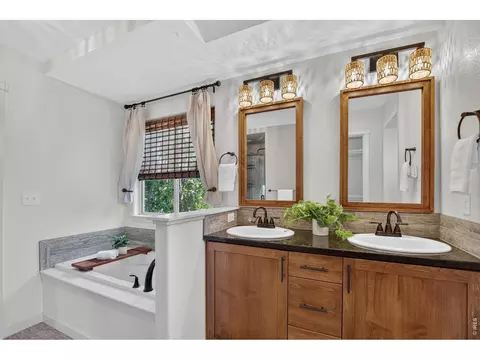 Bath - 3209 66th Ave, Greeley, CO 80634 photo 2 of 4