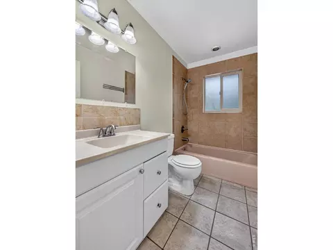 Bath - 3735 Emerson Ave, Boulder, CO 80305 photo 1 of 2