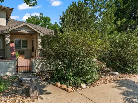 517 Ridgeview Dr, Louisville, CO 80027