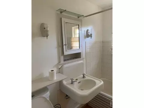 Bath - 844 12th St, Boulder, CO 80302 photo 1 of 1