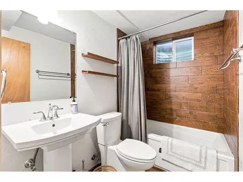 Bath - 3605 Endicott Dr, Boulder, CO 80305 photo 3 of 3