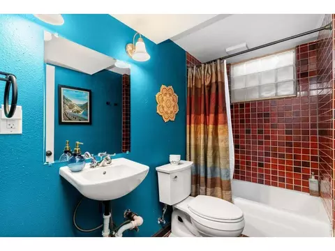 Bath - 39 Spring Ln, Boulder, CO 80302 photo 2 of 2