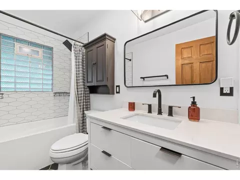 Bath - 39 Spring Ln, Boulder, CO 80302 photo 1 of 2