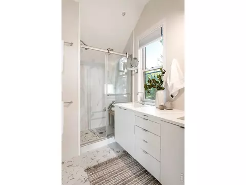 Bath - 805 Dewey Ave, Boulder, CO 80304 photo 3 of 5