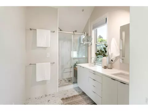 Bath - 805 Dewey Ave, Boulder, CO 80304 photo 2 of 5