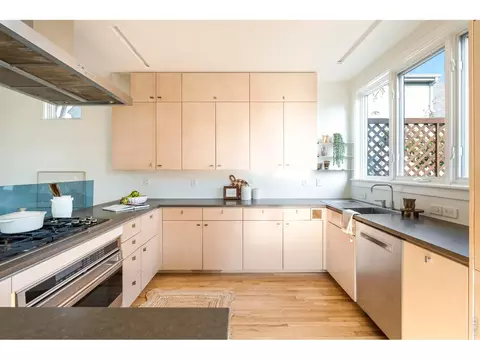 Kitchen - 805 Dewey Ave, Boulder, CO 80304 photo 4 of 4