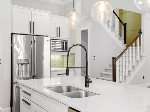 Kitchen - 10562 Montecito Dr, Lone Tree, CO 80124 photo 5 of 10
