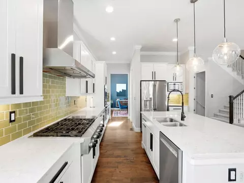 Kitchen - 10562 Montecito Dr, Lone Tree, CO 80124 photo 9 of 10