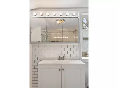 Bath - 1344 6th St, Boulder, CO 80302 photo 3 of 5
