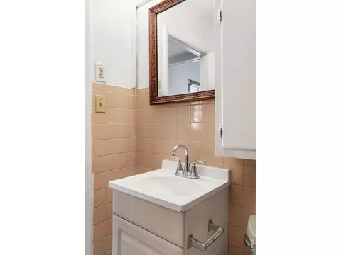 Bath - 1344 6th St, Boulder, CO 80302 photo 2 of 5