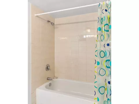Bath - 1344 6th St, Boulder, CO 80302 photo 4 of 5