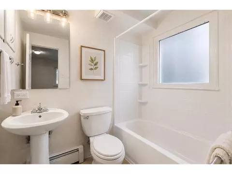 Bath - 961 16th St # 5, Boulder, CO 80302 photo 1 of 1